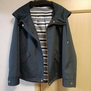 다크 블루 안쪽 스트라이프 패턴 자켓