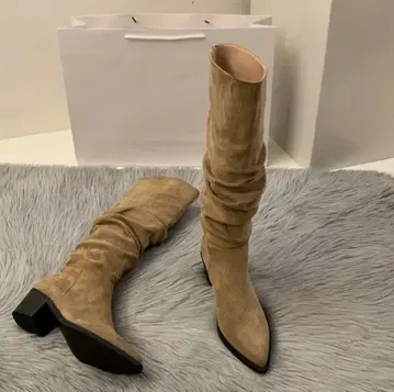 연말 세일 4699에서 3999 베이지 스웨이드 느낌 롱 부츠