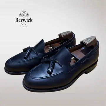 Berwick 블랙 태슬 로퍼 4340