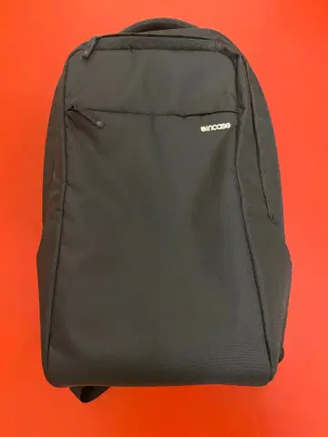 Incase 블랙 백팩