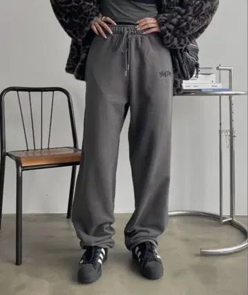 SHAGGIE 차콜 그레이 조거 팬츠 FREE