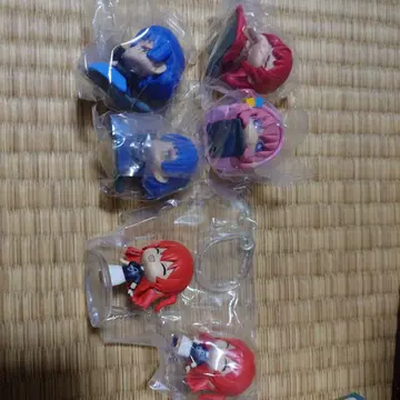 봇치 더 록 가챠가챠 세트로 판매합니다.