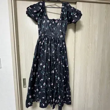 로라 애슐리 블랙에 핑크 꽃무늬 원피스