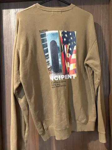 AZUL M 베이지 그래픽 트레이닝복