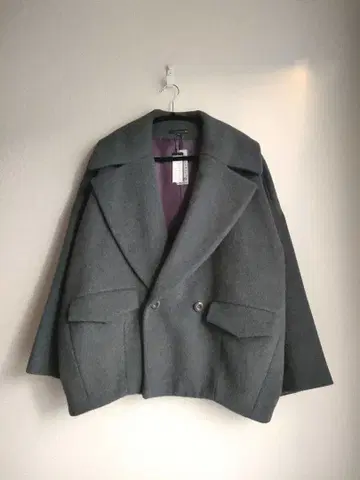 미사용 새상품 베이직에이투비 B7 울 가르제 숏코트