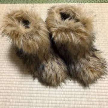 퍼 소재 롱 부츠 브라운