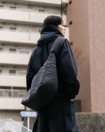 CLESSTE PADDED EVERYDAY BAG