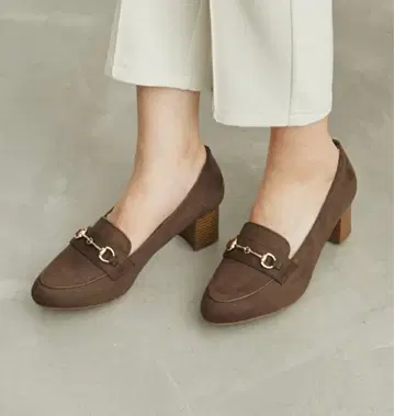 HARUTA 로페피크닉 브라운 스웨이드 펌프스 가격 인하 대응 가능