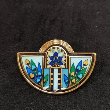 2AD28 미카엘라 프레이 팀 브로치