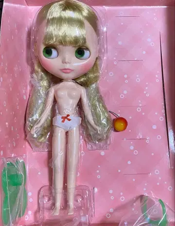 네오 브라이스 크리미 체리 스위트 하트 본체, 스탠드 포함