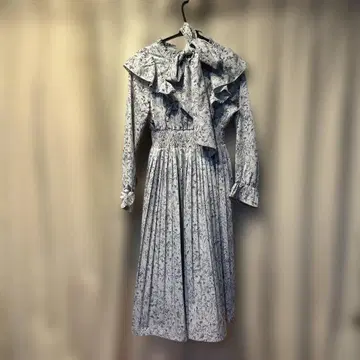 evelyn 프릴 장식 꽃무늬 맥시 드레스