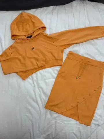 Rady 오렌지 후드 부착 셋업 스커트