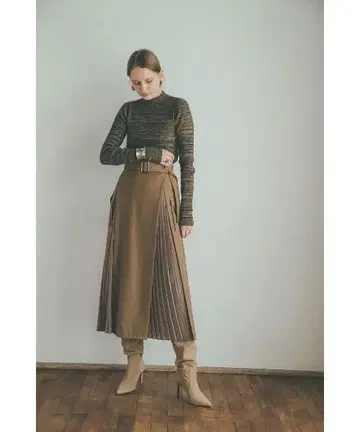 CLANE PINCH PLEAT MILITARY SKIRT