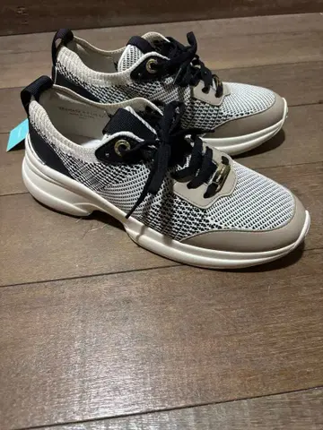 steppi 볼륨 밑창 스니커즈