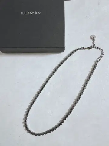 미사용 새상품 mallow ino 블랙 큐브 목걸이 choker