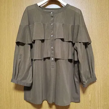 새상품급 23구 클리어 트리코트 저지 프릴 디자인 티셔츠 카키