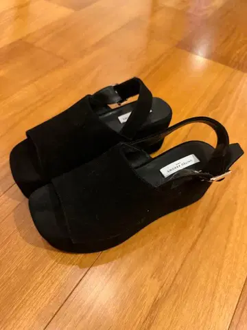 유나이티드 애로우즈 샌들