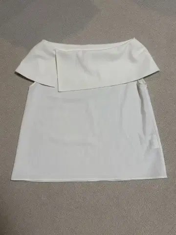 NOBLE 플레어 슬리브 화이트 셔츠