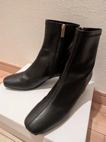 [ 새상품 ] 루탈론 5cm 스퀘어 핏 숏부츠 L 사이즈