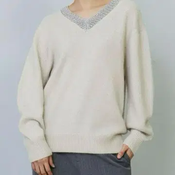 MOGA 택 포함 라쿤 라메 V넥 니트