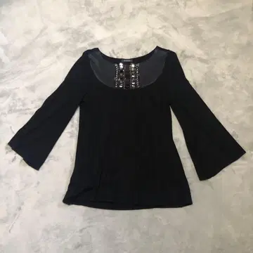 UNlTED ARROWR 블랙 비즈 장식 플레어 슬리브 상의