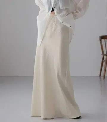 로리즈팜 M 사이즈 스트레치 새틴 스커트