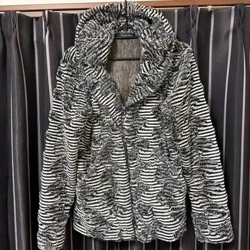 토네이도 마트 제브라 인조 모피 후드티
