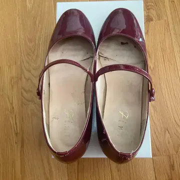 Fi.n.t 핀트 신발 에나멜 펌프스