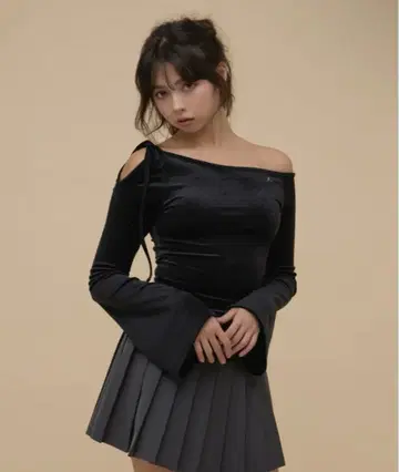 andmary Ruth velour tops black