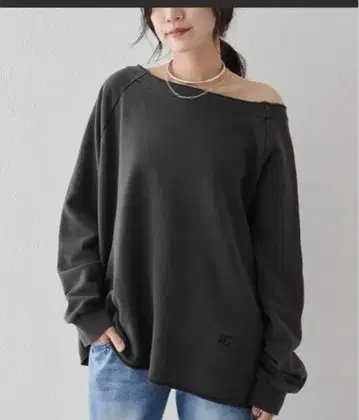 오프숄더 쭈리 풀오버