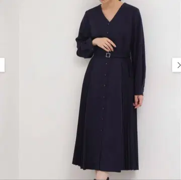 내추럴 뷰티 베이직 사이드 플리츠 원피스