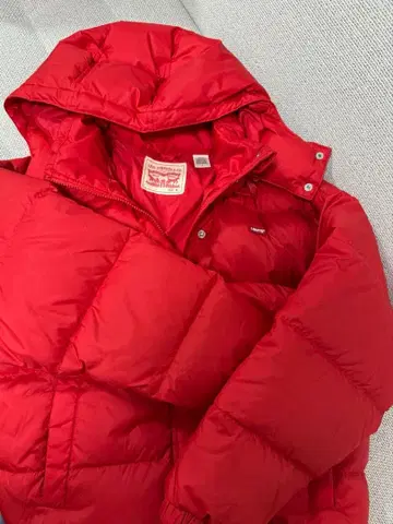 [ Levi's ] 다운 자켓 빨간색/M 사이즈/레드/엠