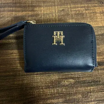 타미 힐피거 네이비 3단 폴더형 지갑