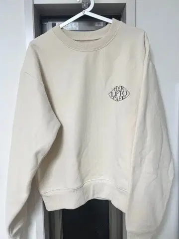 [ Herlipto ] HLT CAFE Sweat 컬러: cream색