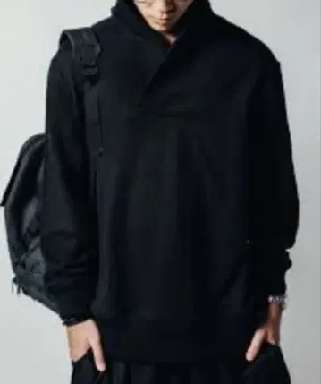 안티카 블랙 리브 맨투맨 트레이닝복 남녀 공용 단종