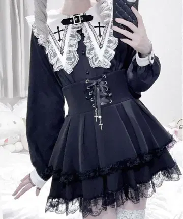 MARS 벨트 포함 크로스 자수 블라우스