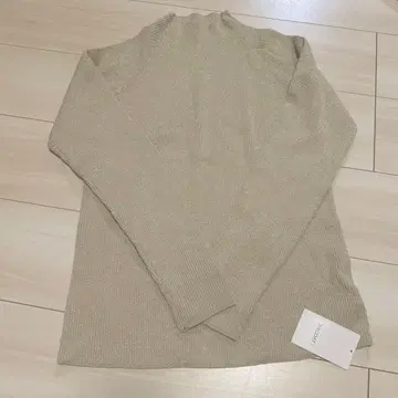 [택 포함 새상품] 디스코트 리브 하이넥 풀오버 베이지