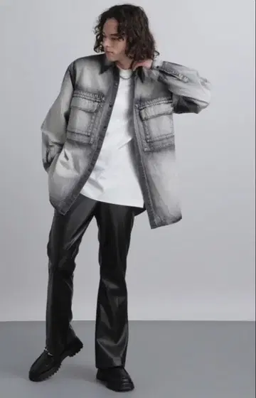 HARE 라인 블리치 데님 셔츠