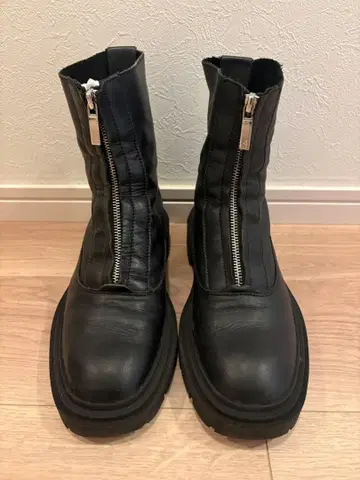 ZARA 프론트 지퍼 부츠