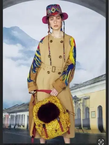 TSUMORI CHISATO.츠모리치사토.새 자수 트렌치코트