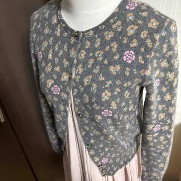 그레이 꽃무늬 가디건