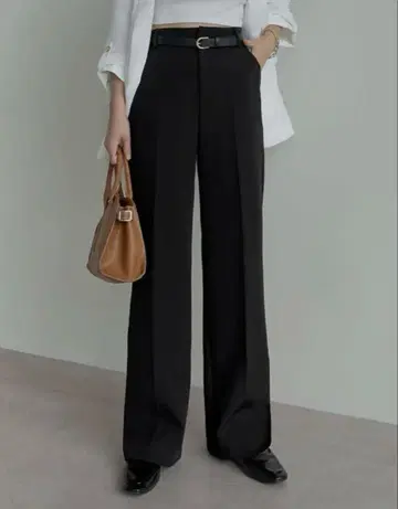 [ 새상품 ] 리디 컷 트윌 센터 프레스 컬러 슬랙스 블랙