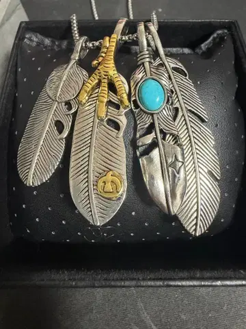 실버 깃털 모티브 목걸이