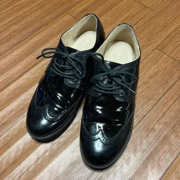 ROSEBUD 블랙 통굽 레이스업 슈즈