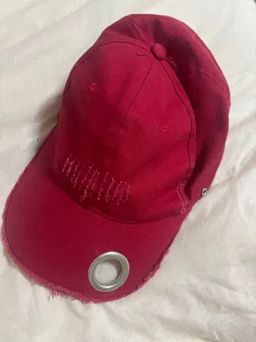 GRANCY 하토메 디자인 데미지 캡 빨간색