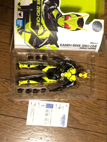 S.H. 피규아트 가면라이더 제로원 라이징 호퍼