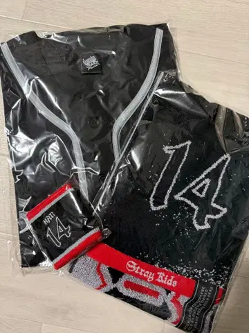 Stray Kids 유니폼 한 세트