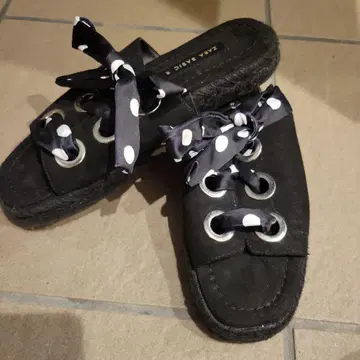 ZARA BASIC 블랙 도트 리본 샌들