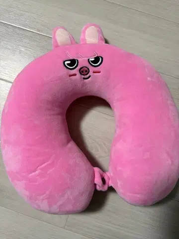 돼끼 페이스 넥 필로우