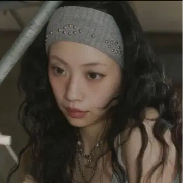 [택 포함 새상품] DTYYPE 스터드 헤어밴드